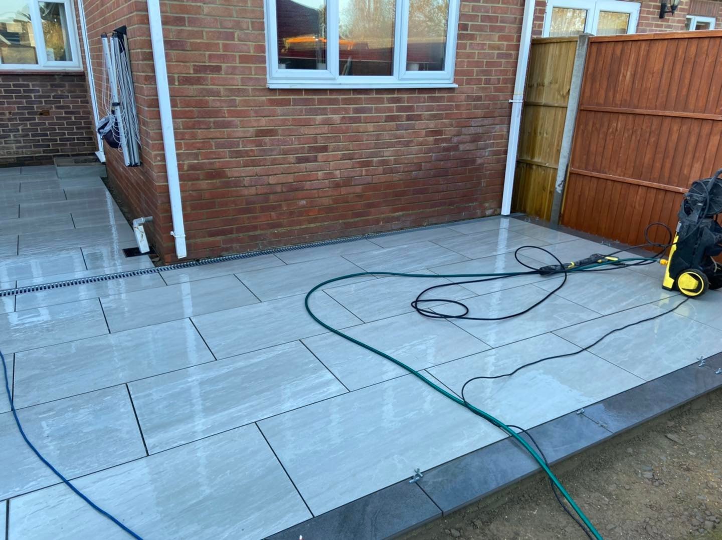 Clean porcelain tiles